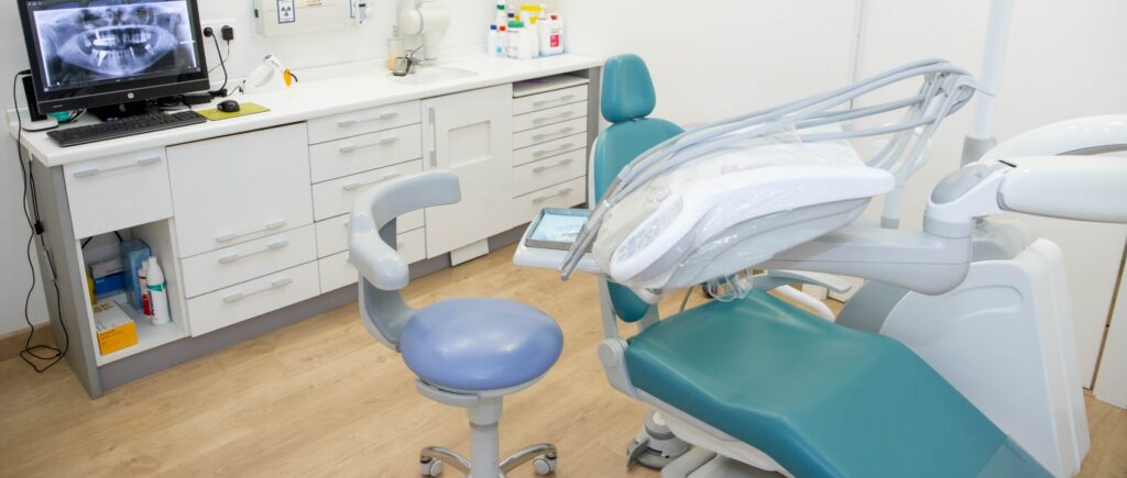 silla azul de dentista en zaragoza